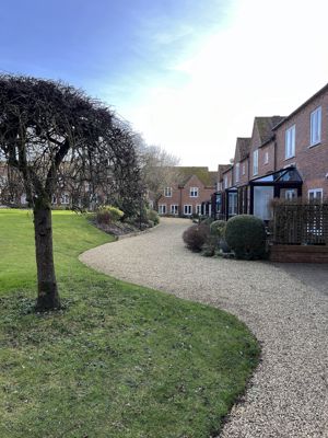 Estate Grounds- click for photo gallery